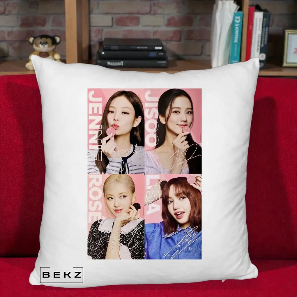 Perna Personalizata K-pop BLACKPINK Colaj 4 Portrete cu Semnature, 40x40 cm, Alb Pufos, Husa Detasabila, Perna Inclusa, BEKZ®