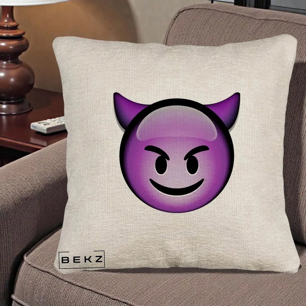 Perna Decorativa Emoji Diavol Mov, 40x40 cm, Bej Canapea, Husa Detasabila, Perna Inclusa, BEKZ®