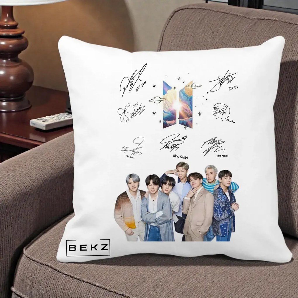 Perna Personalizata K-pop BTS Autografe Toti Membrii Fotografie, 40x40 cm, Alba Mata, Husa Detasabila, Perna Inclusa, BEKZ®