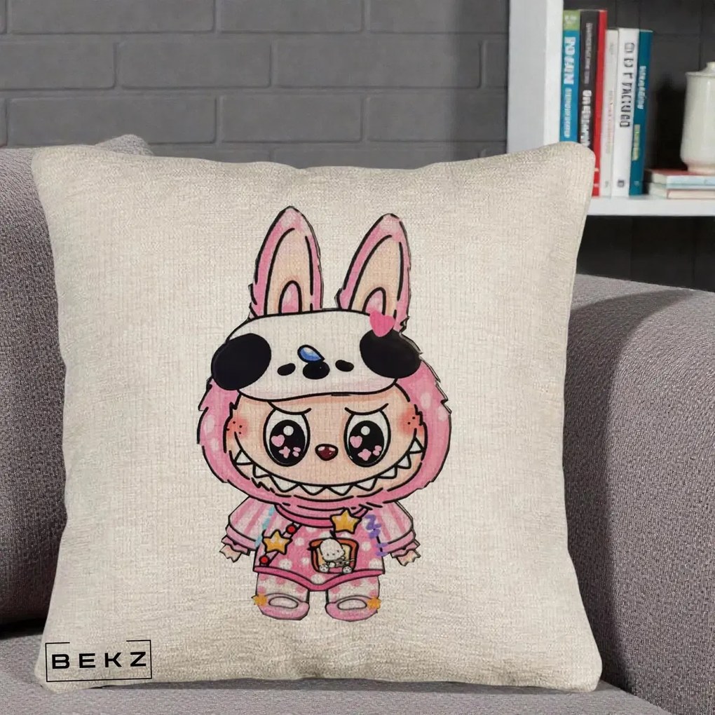 Perna Personalizata Labubu Panda-Bunny Roz, 40x40 cm, Bej Canapea, Husa Detasabila, Perna Inclusa, BEKZ®