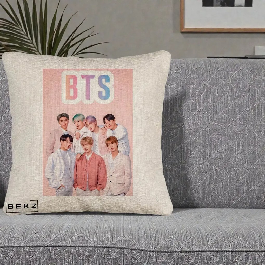 Perna Personalizata K-pop BTS Foto Grup cu BTS si Fond Roz Pastel, 40x40 cm, Bej Canapea, Husa Detasabila, Perna Inclusa, BEKZ®
