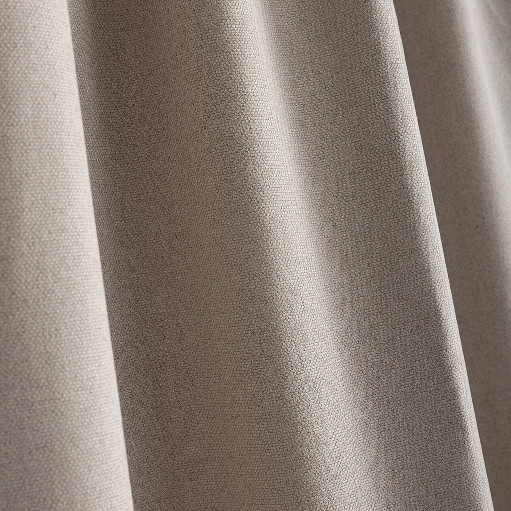 Perdea cu bandă de pliuri