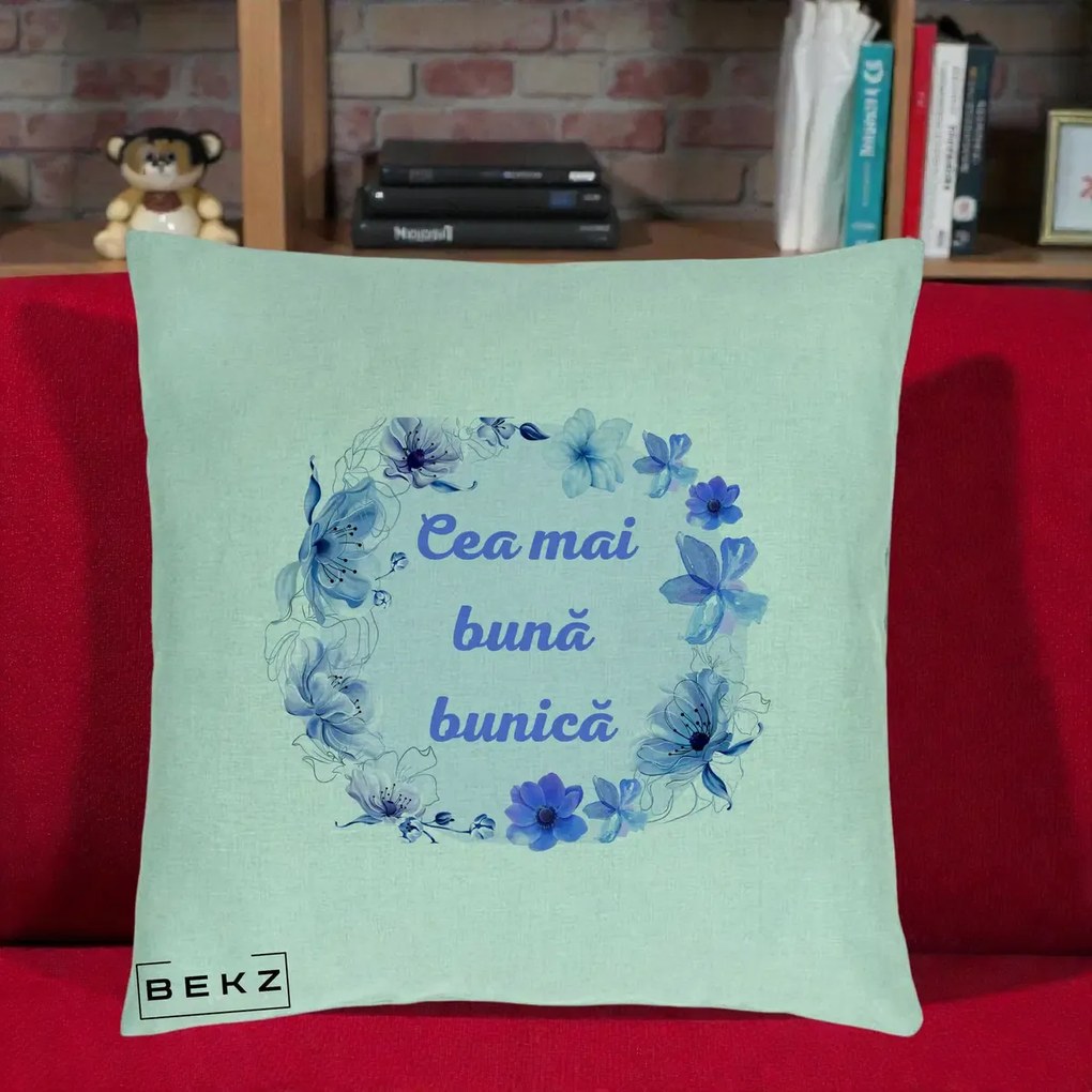 Cadou pentru Bunica - Perna Personalizata Cea Mai Buna Bunica Coronita Flori Albastre Acuarela, 40x40 cm, Verde Menta, Husa Detasabila, Perna Inclusa, BEKZ®