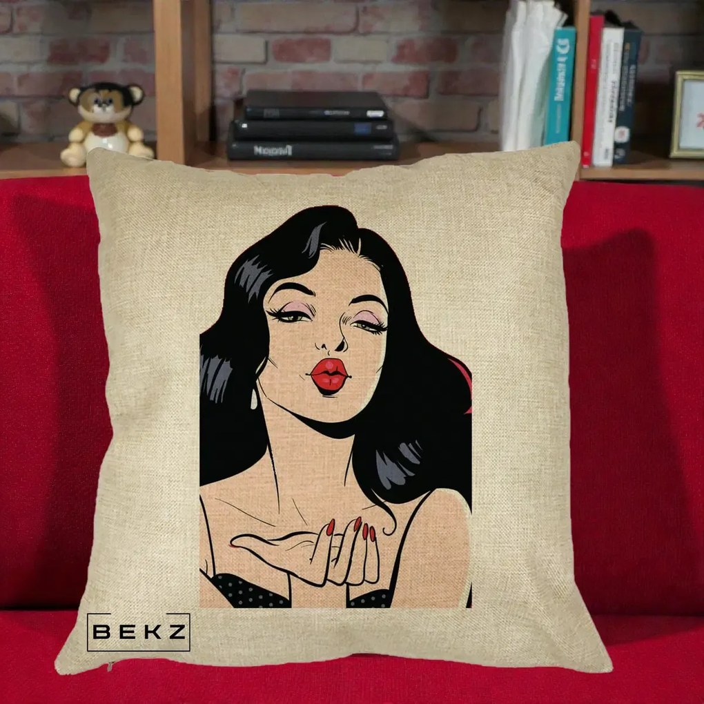 Perna Decorativa Femeie Pop-Art Kiss, 40x40 cm, Crem, Husa Detasabila, Perna Inclusa, BEKZ®