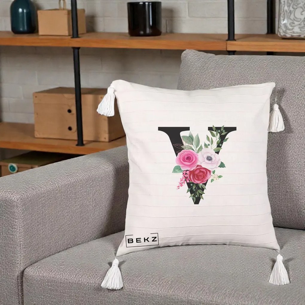 Cadou Personalizat - Perna Personalizata Monograma Florala Litera V cu Buchet, 40x40 cm, Bej cu Franjuri, Husa Detasabila, Perna Inclusa, BEKZ®