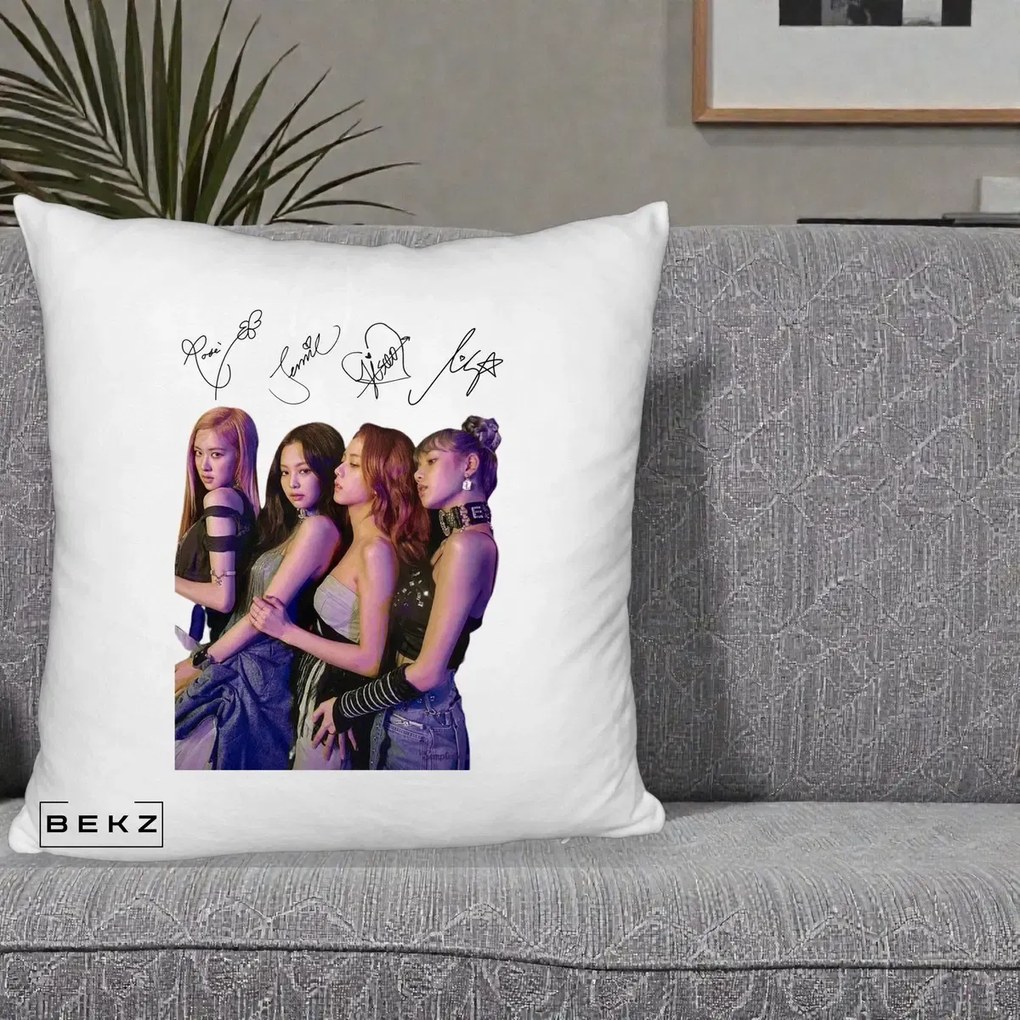 Perna Personalizata K-pop BLACKPINK Fotografie Grup Autografe Deasupra, 40x40 cm, Alb Pufos, Husa Detasabila, Perna Inclusa, BEKZ®