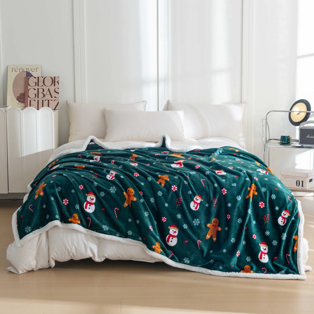 Patura miel de Craciun din microplus SNOWMAN AND GINGERBREAD verde inchis Dimensiuni: 200 x 220 cm