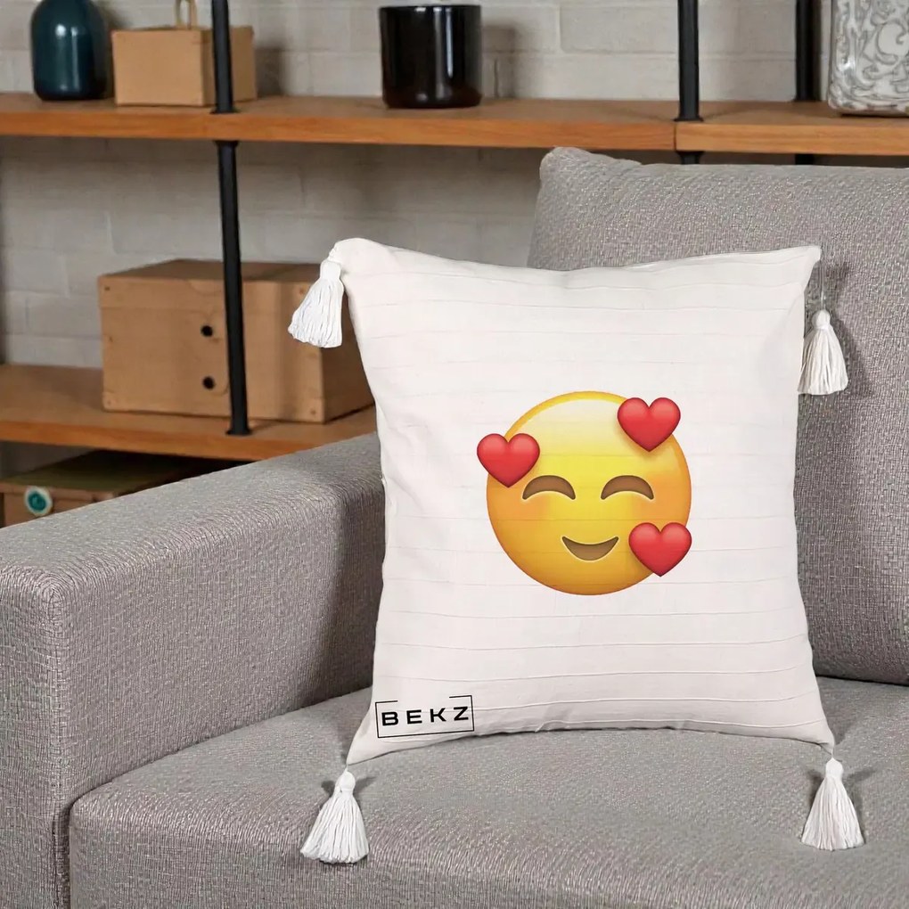 Perna Decorativa Emoji cu 3 Inimi, 40x40 cm, Bej cu Franjuri, Husa Detasabila, Perna Inclusa, BEKZ®