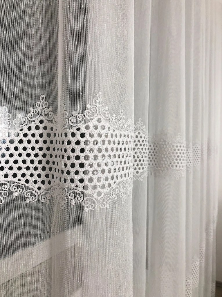 Perdea din in cu broderie