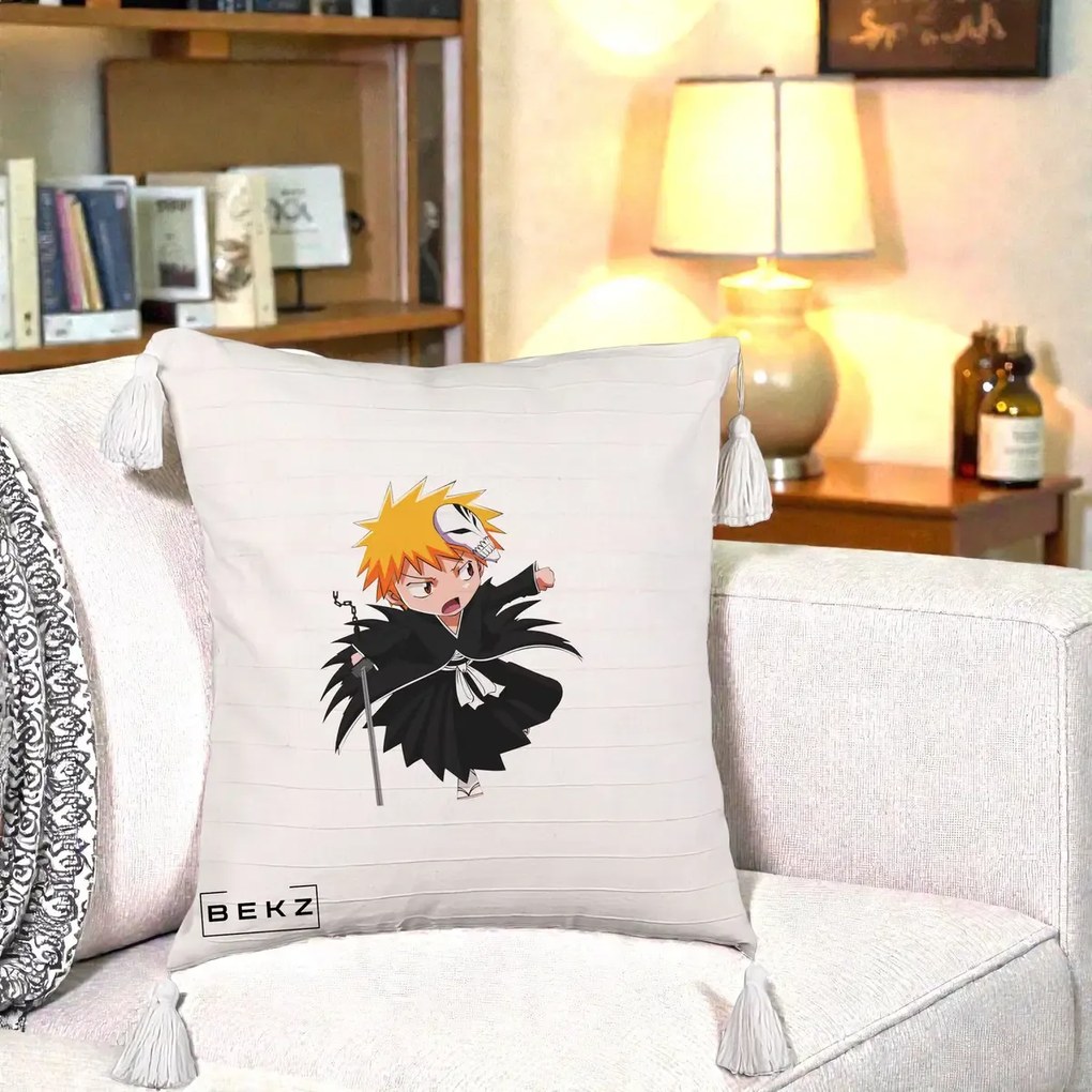 Perna Personalizata Bleach Ichigo Chibi cu Masca, 40x40 cm, Bej cu Franjuri, Husa Detasabila, Perna Inclusa, BEKZ®