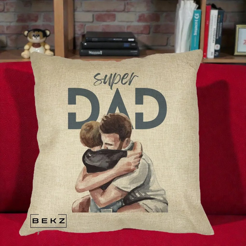 Cadou pentru Tata - Perna Personalizata Super Dad Tata si Fiu Imbratisare, 40x40 cm, Crem, Husa Detasabila, Perna Inclusa, BEKZ®