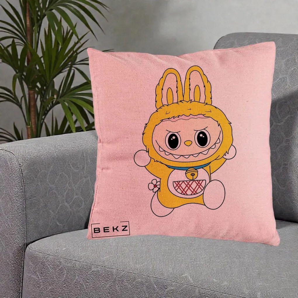 Perna Personalizata Labubu Galben Doraemon, 40x40 cm, Roz, Husa Detasabila, Perna Inclusa, BEKZ®