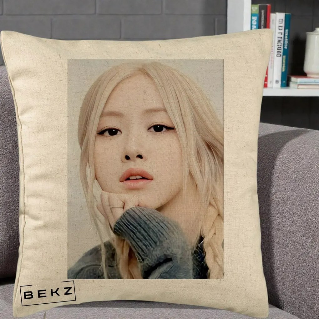 Perna Personalizata K-pop BLACKPINK Rose cu Jucarie de Plus, 40x40 cm, Bej, Husa Detasabila, Perna Inclusa, BEKZ®