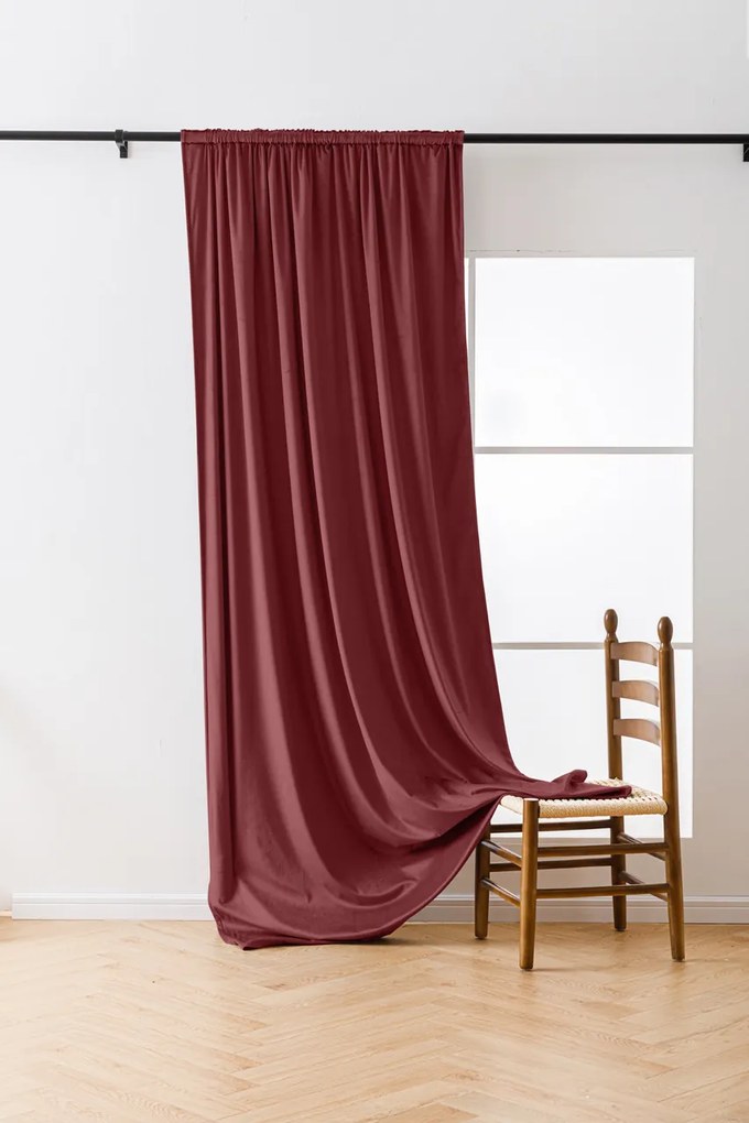 Draperie opaca culoarea vinului VELVET 135x250 cm Agățat: Inele metalice