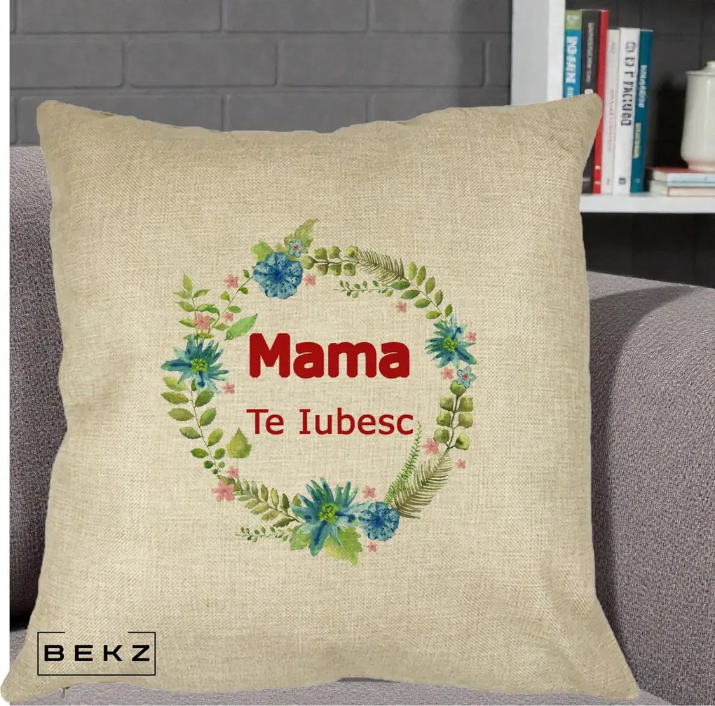 Cadou pentru Mama - Perna Personalizata Mama Te Iubesc Flori Albastre, 40x40 cm, Crem, Husa Detasabila, Perna Inclusa, BEKZ®