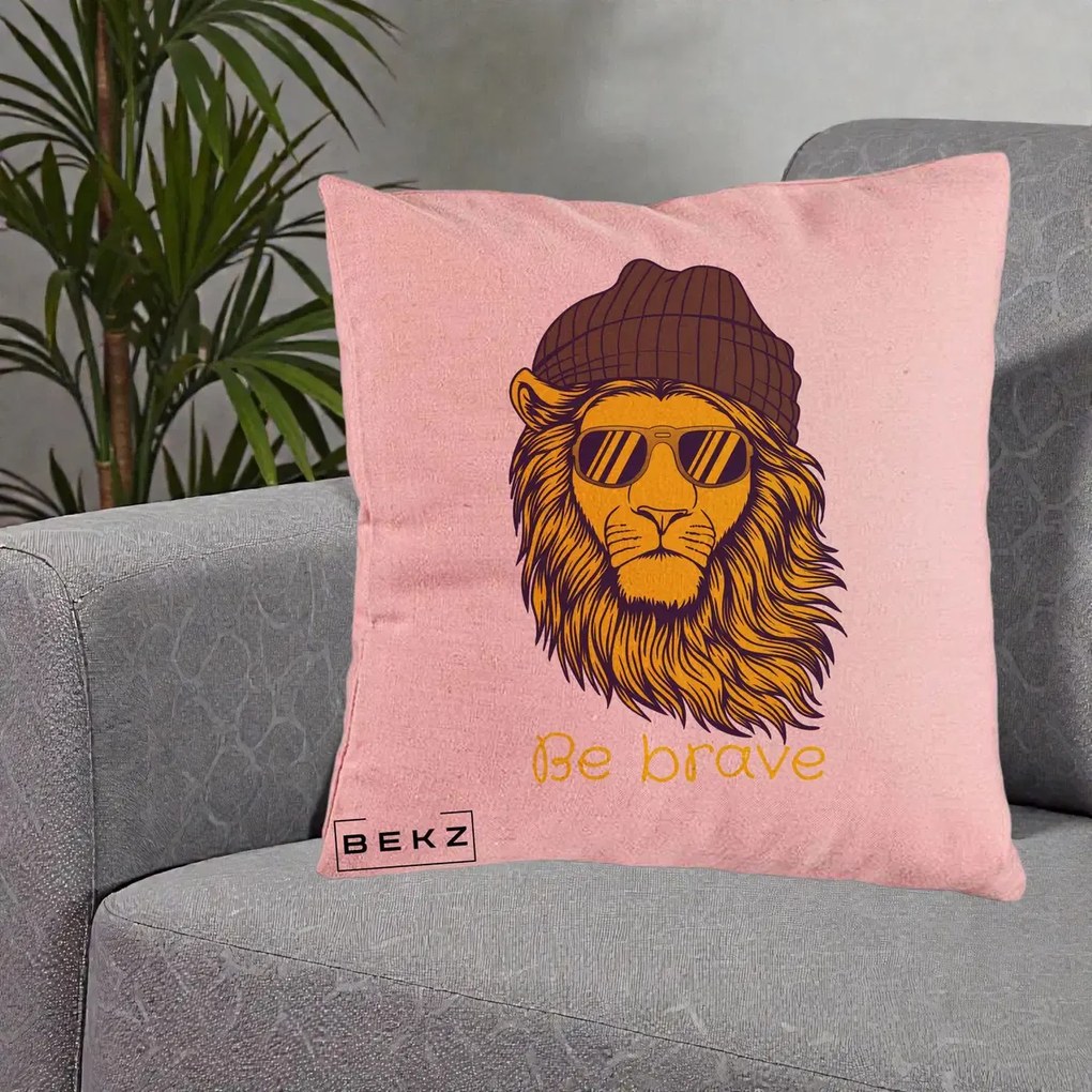 Perna Decorativa Leu Hipster Be Brave, 40x40 cm, Roz, Husa Detasabila, Perna Inclusa, BEKZ®