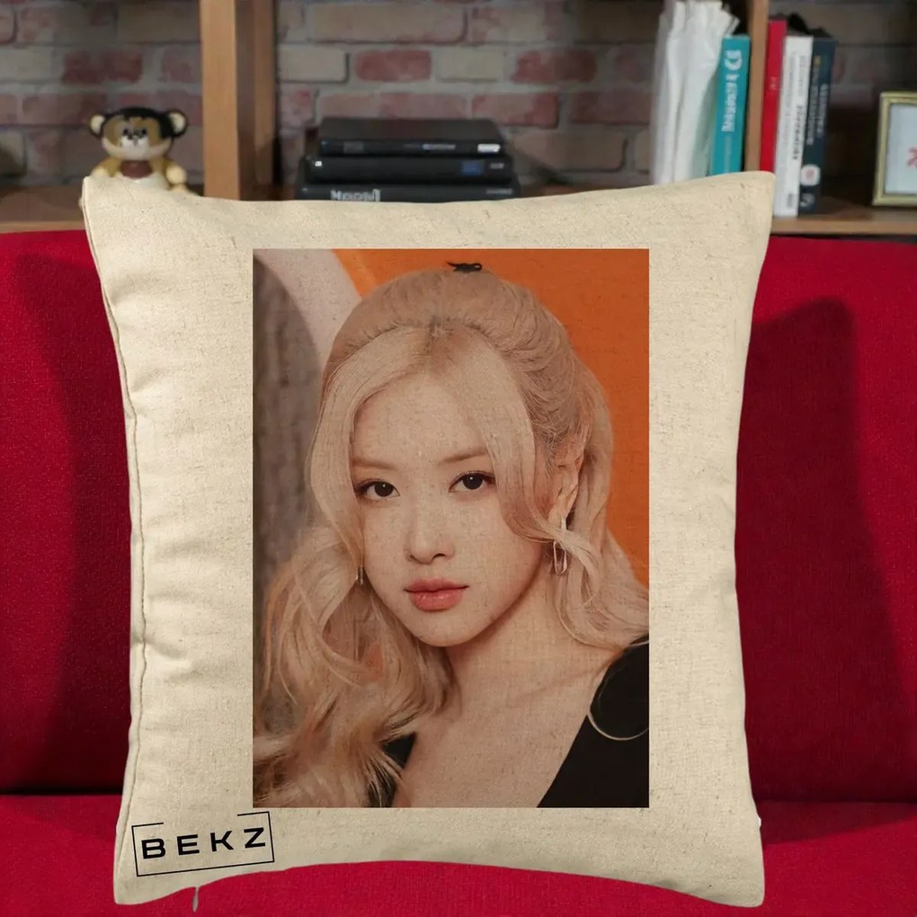 Perna Personalizata K-pop BLACKPINK cu Funda Rosie, 40x40 cm, Bej, Husa Detasabila, Perna Inclusa, BEKZ®