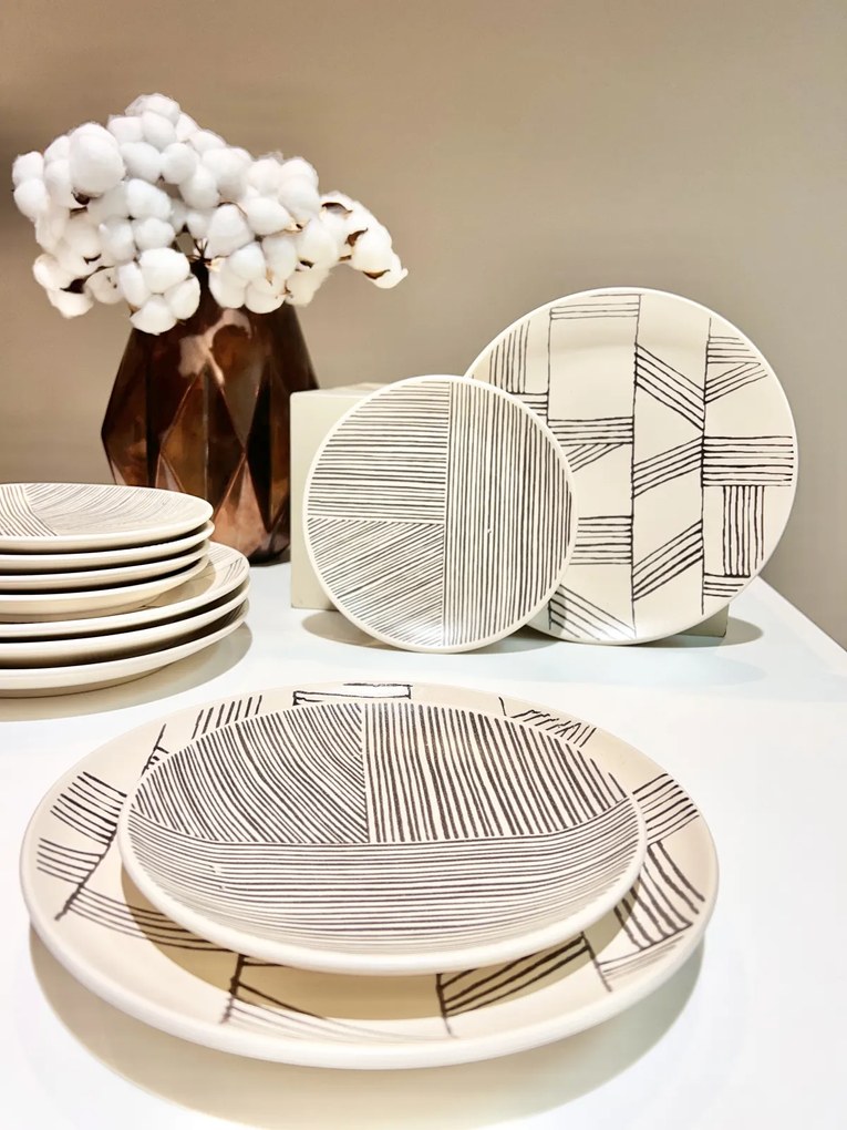 Set 12 Farfurii Ceramica (6 buc Desert 21cm, 6 buc Mari 26cm) Decorama Bej Deschis cu Pensulare Manuala Linii Neagre