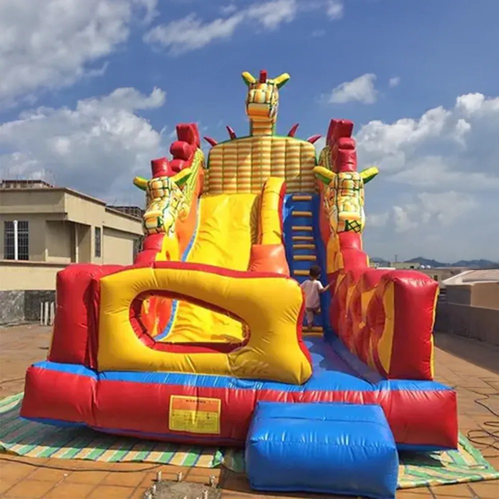 Castel gonflabil cu dragon 12x4x7m