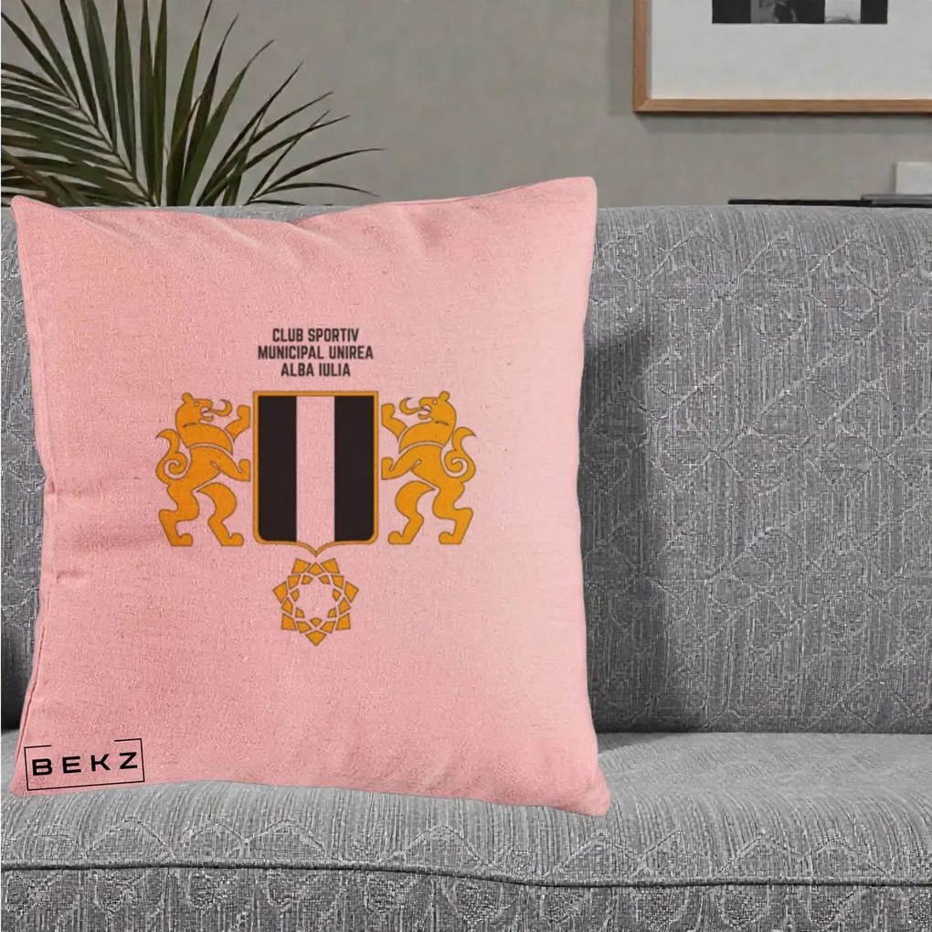 Perna Personalizata CSM Unirea Alba Iulia Fotbal, 40x40 cm, Roz, Husa Detasabila, Perna Inclusa, BEKZ®