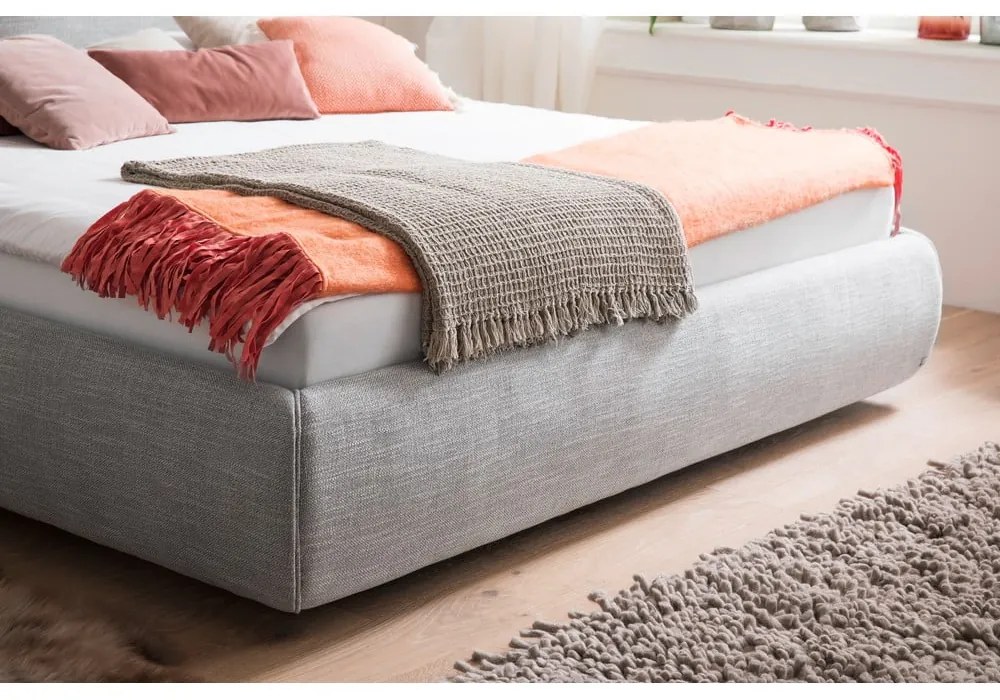 Pat matrimonial gri tapițat cu spațiu de depozitare cu somieră 180x200 cm Atesio – Meise Möbel
