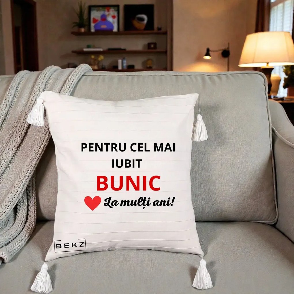 Cadou pentru Bunic - Perna Personalizata Pentru Cel Mai Iubit Bunic La Multi Ani Rosu, 40x40 cm, Bej cu Franjuri, Husa Detasabila, Perna Inclusa, BEKZ®