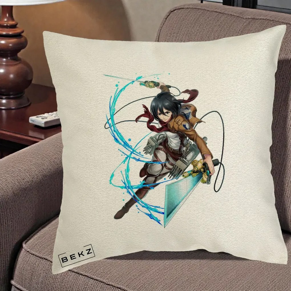 Perna Personalizata Attack on Titan Mikasa Ackerman Lupta, 40x40 cm, Ecru, Husa Detasabila, Perna Inclusa, BEKZ®