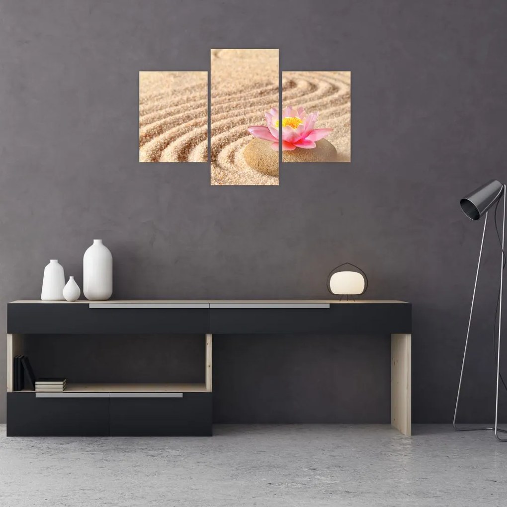 Tablou cu piatră și floare pe nisip (90x60 cm)