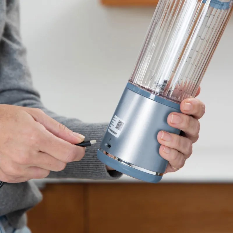 Blender portabil Ninja Blast BC151EUNV, 7,4 W, 530 ml, 6 lame din otel, Zdrobire gheata, Pana la 10 cicluri, Fara BPA, USB-C, Albastru