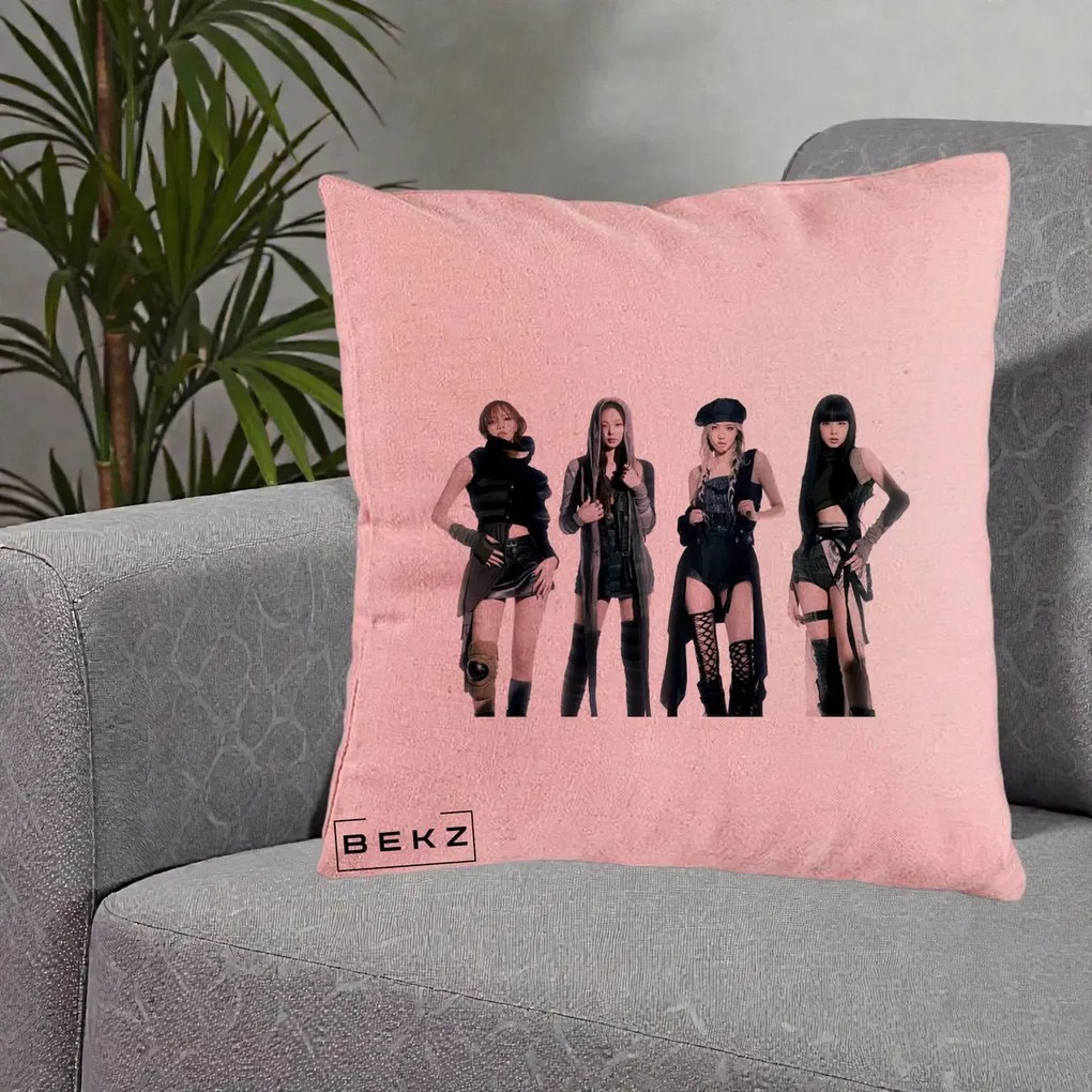 Perna Personalizata K-pop BLACKPINK Tinute Negre Elegante Grup, 40x40 cm, Roz, Husa Detasabila, Perna Inclusa, BEKZ®