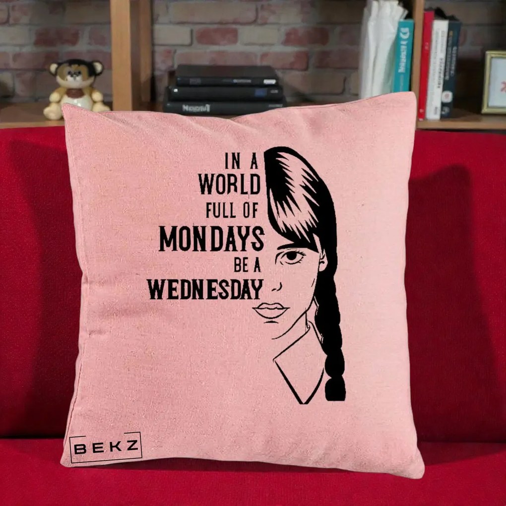Perna Personalizata Wednesday Be a Wednesday, 40x40 cm, Roz, Husa Detasabila, Perna Inclusa, BEKZ®