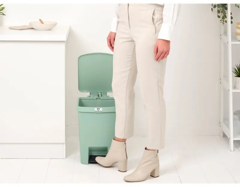 Coș cu pedală Brabantia StepUp 1008484, 25 L, Materiale ecologice, Deschidere mare, Verde deschis