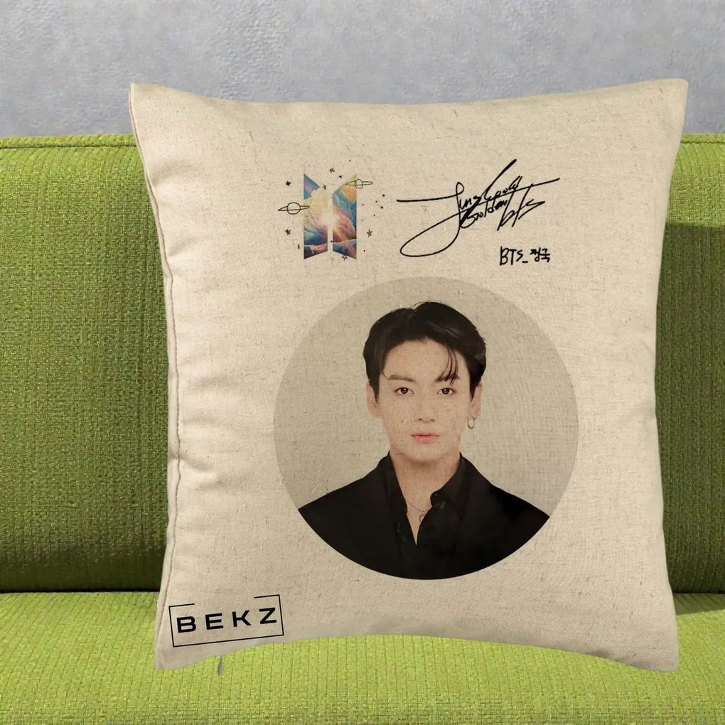 Perna Personalizata K-pop BTS Jungkook Portret cu Autograf, 40x40 cm, Bej, Husa Detasabila, Perna Inclusa, BEKZ®