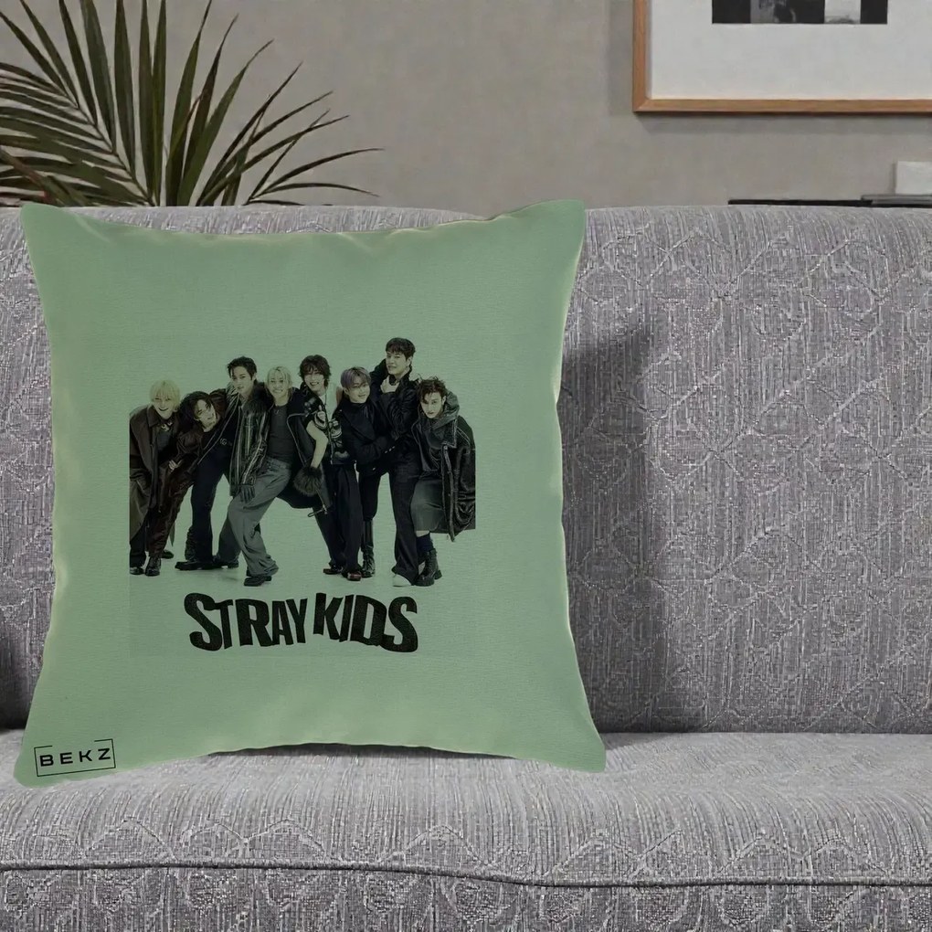 Perna Personalizata K-pop Stray Kids Outfit Negru, 40x40 cm, Verde, Husa Detasabila, Perna Inclusa, BEKZ®