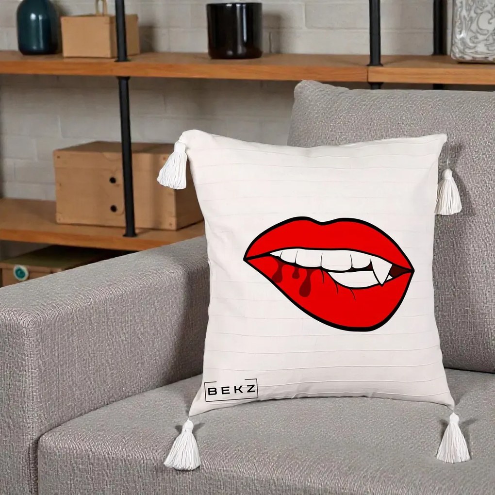 Perna Decorativa Vampire Lips Halloween, 40x40 cm, Bej cu Franjuri, Husa Detasabila, Perna Inclusa, BEKZ®