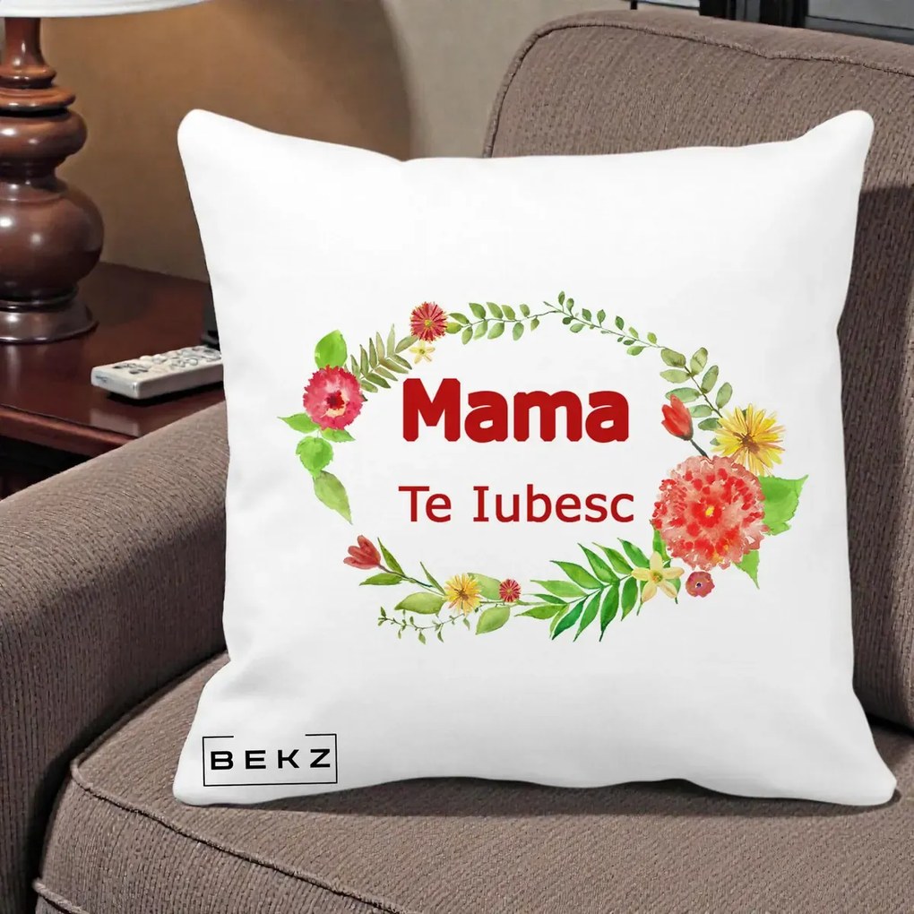 Cadou pentru Mama - Perna Personalizata Mama Te Iubesc Flori Rosii, 40x40 cm, Alba Mata, Husa Detasabila, Perna Inclusa, BEKZ®