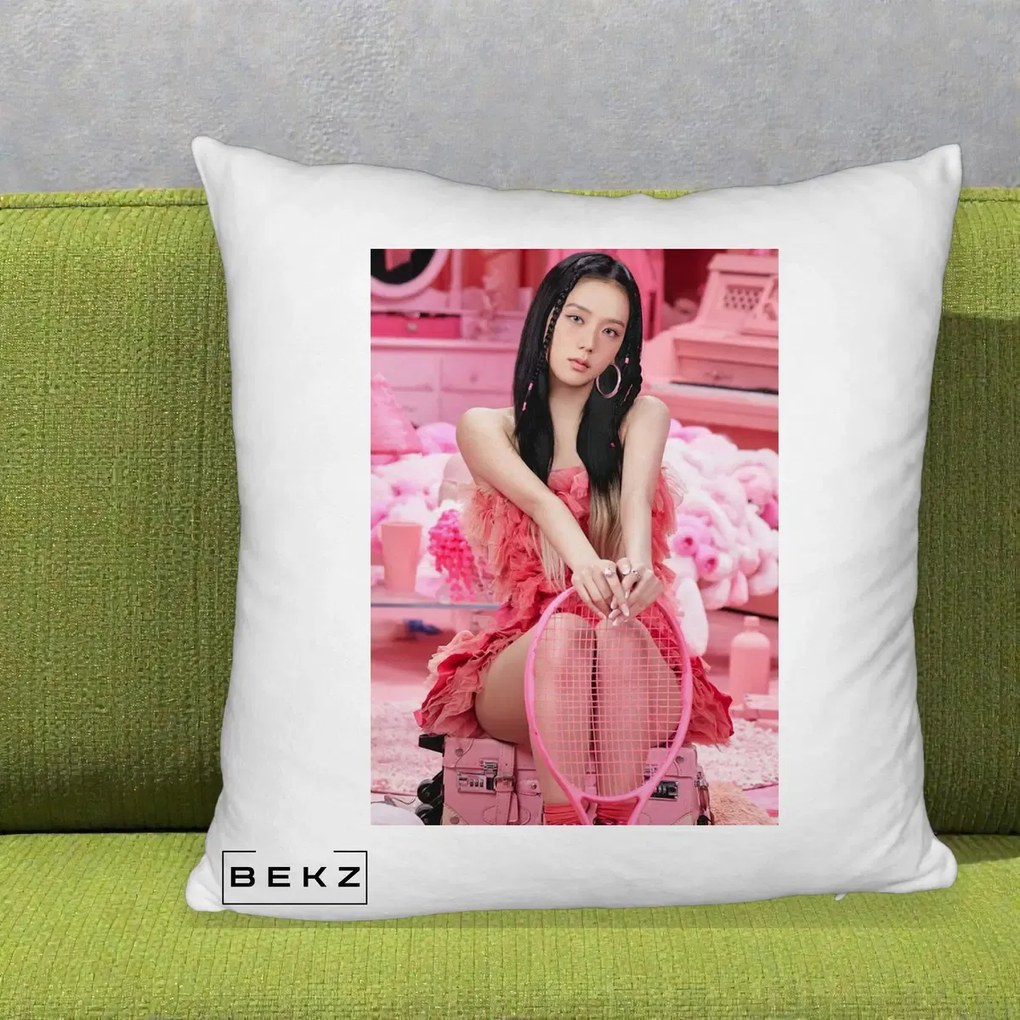 Perna Personalizata K-pop BLACKPINK Jisoo Pink Room, 40x40 cm, Alb Pufos, Husa Detasabila, Perna Inclusa, BEKZ®