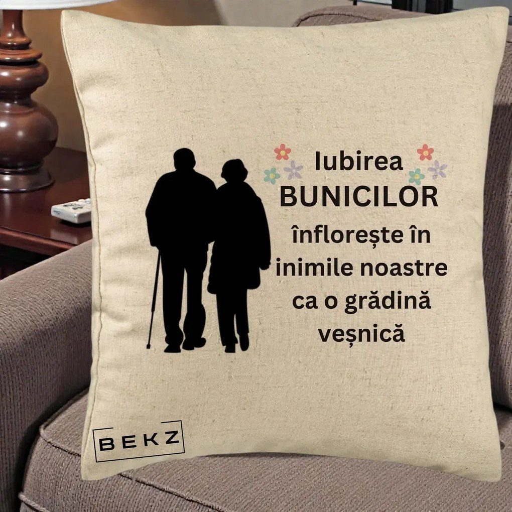 Cadou pentru Bunici - Perna Personalizata Bunicii Iubirea Infloreste Silueta Neagra Flori, 40x40 cm, Bej, Husa Detasabila, Perna Inclusa, BEKZ®