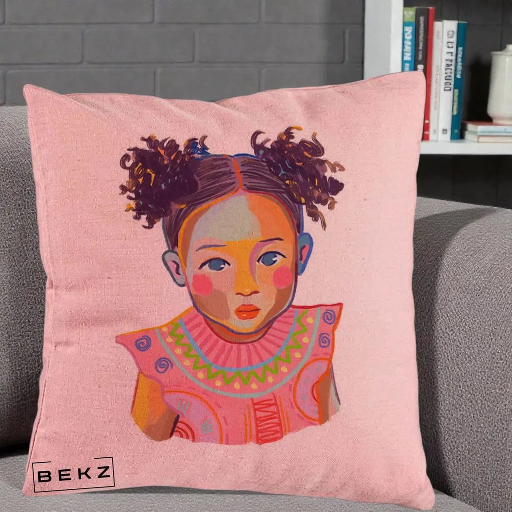 Perna Decorativa Fetita Vesela Portret Colorat, 40x40 cm, Roz, Husa Detasabila, Perna Inclusa, BEKZ®