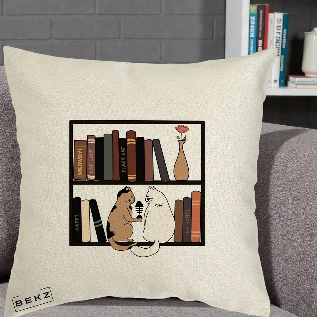 Perna Personalizata Pisici si Carti pe Raft, 40x40 cm, Ecru, Husa Detasabila, Perna Inclusa, BEKZ®