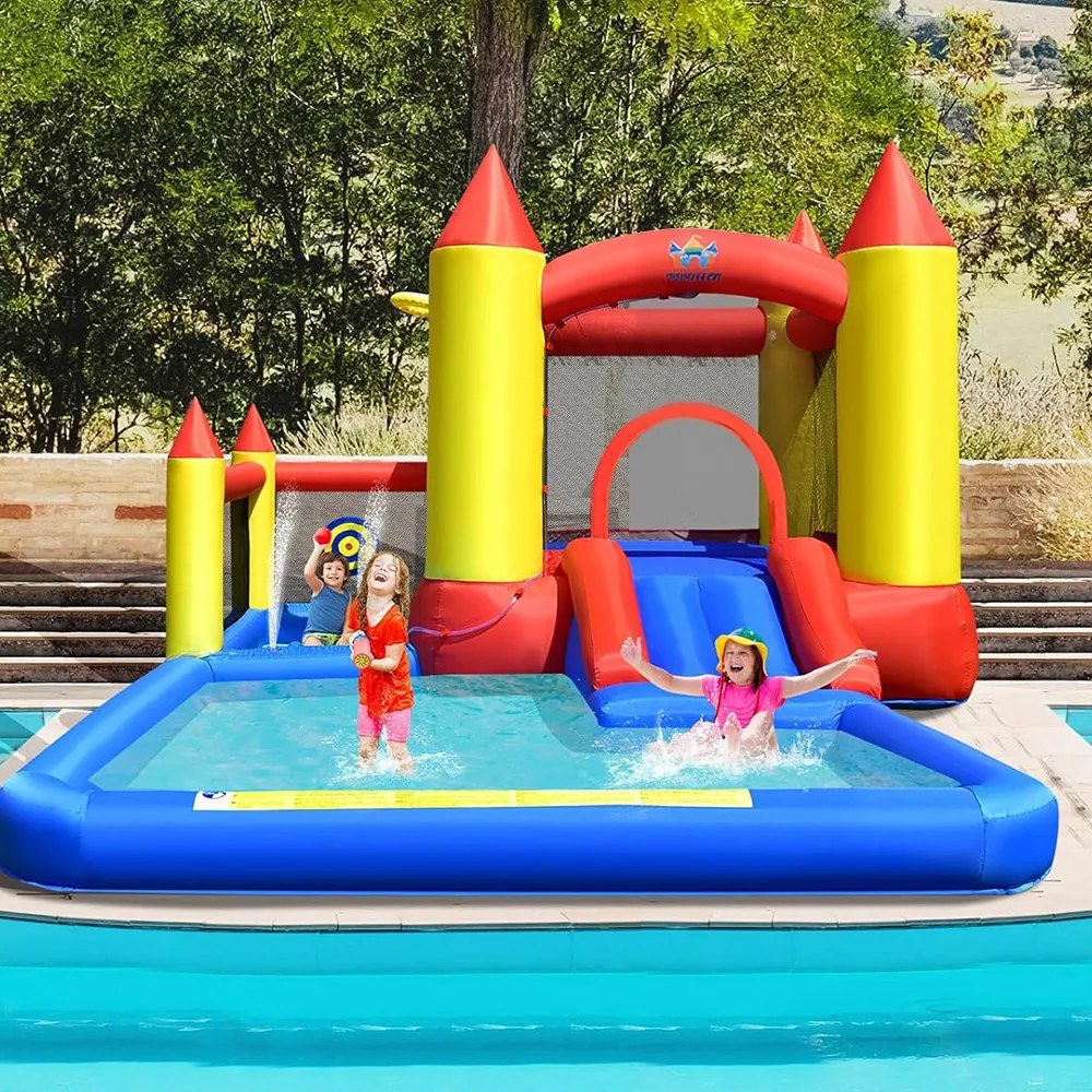 Parc acvatic gonflabil in forma de castel