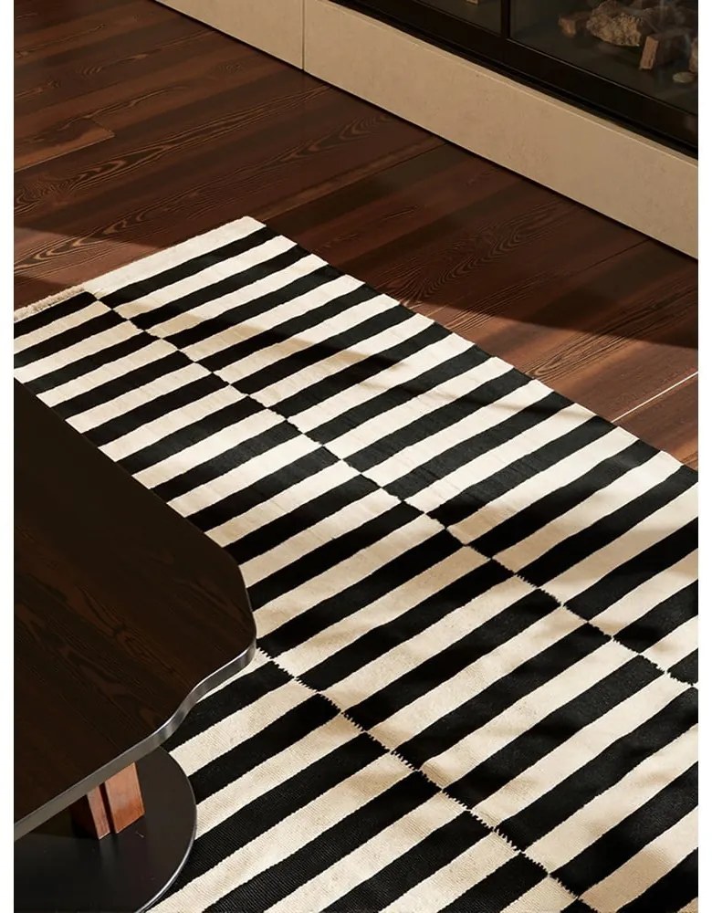 Covor negru-alb reversibil/țesut manual din lână 120x180 cm Donna – Hanse Home