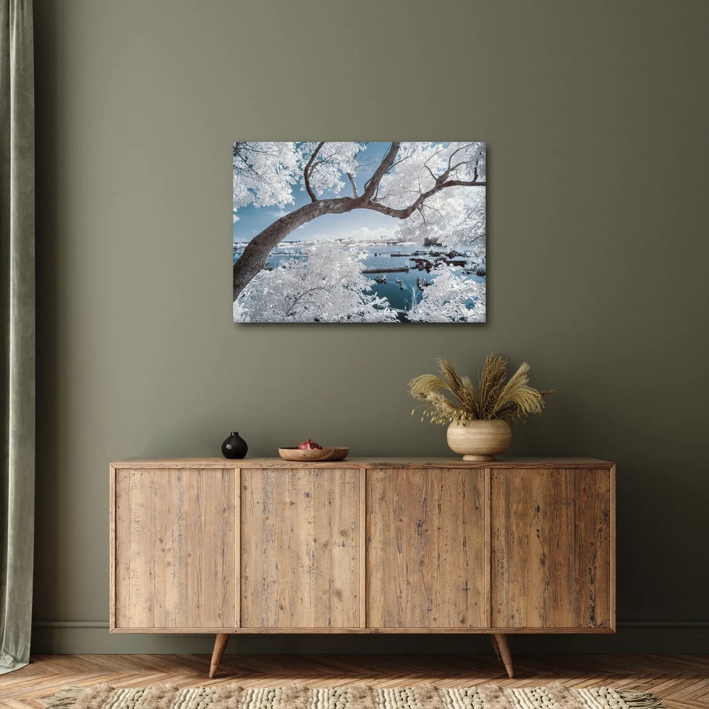 Tablou cu copac înzăpezit lângă apă (70x50 cm)
