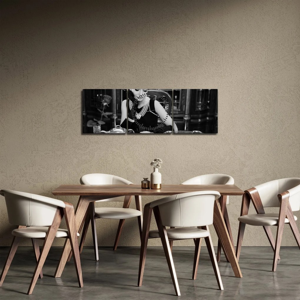 Tablou cu femeie (cu ceas) (90x30 cm)