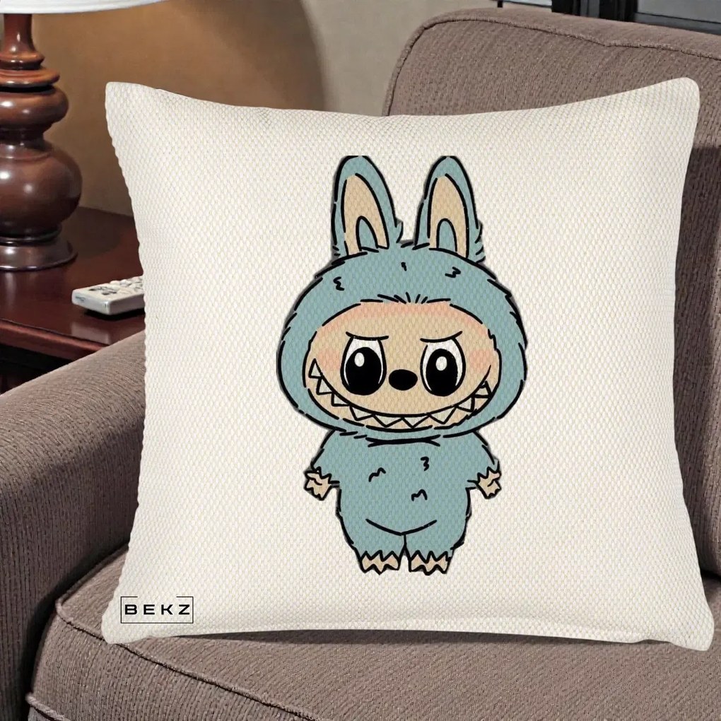 Perna Personalizata Labubu Albastru-Gri Solo, 40x40 cm, Crem Reliefat, Husa Detasabila, Perna Inclusa, BEKZ®