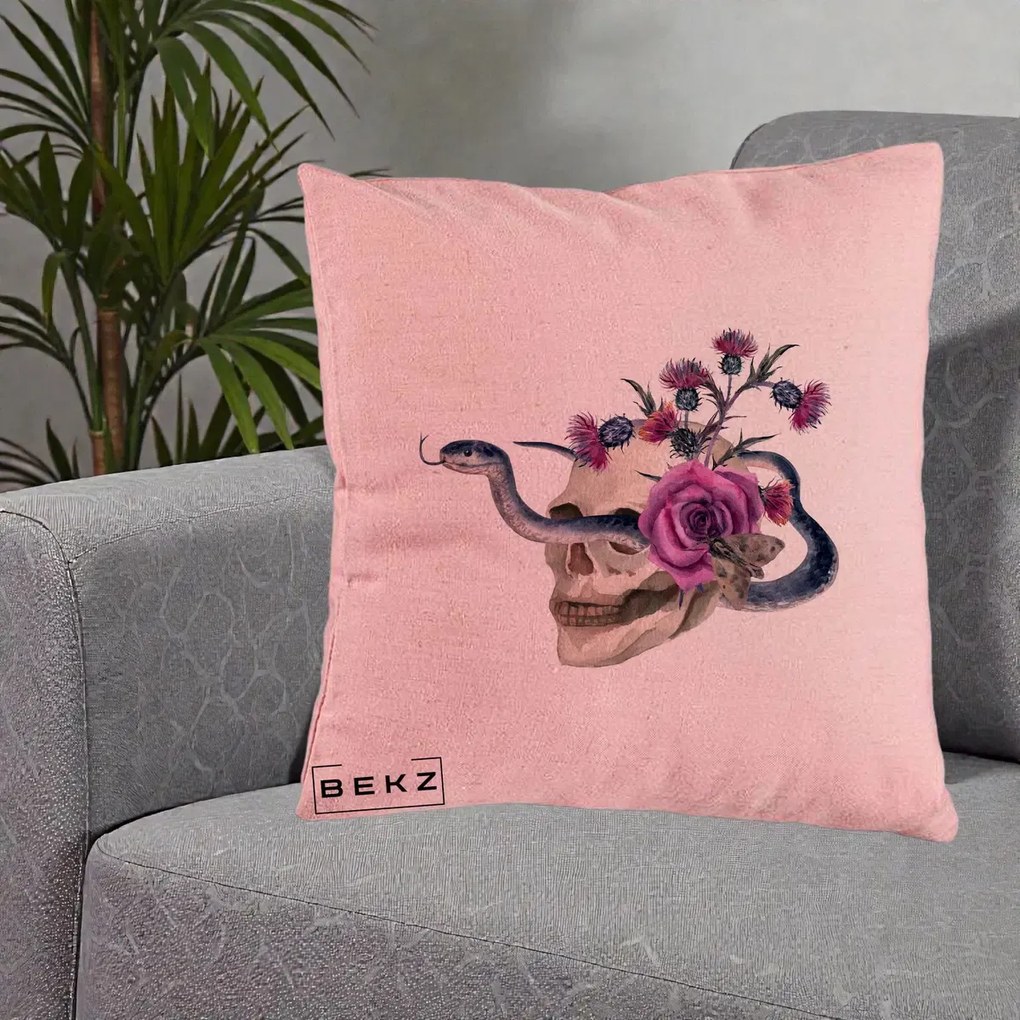 Perna Decorativa Craniu cu Sarpe si Trandafiri Gothic, 40x40 cm, Roz, Husa Detasabila, Perna Inclusa, BEKZ®