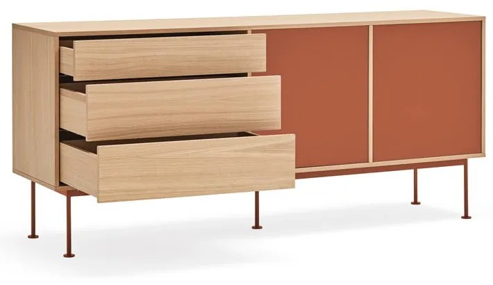 Comodă cu aspect de lemn de stejar Teulat Yoko, lățime 180 cm, roșu cărămiziu