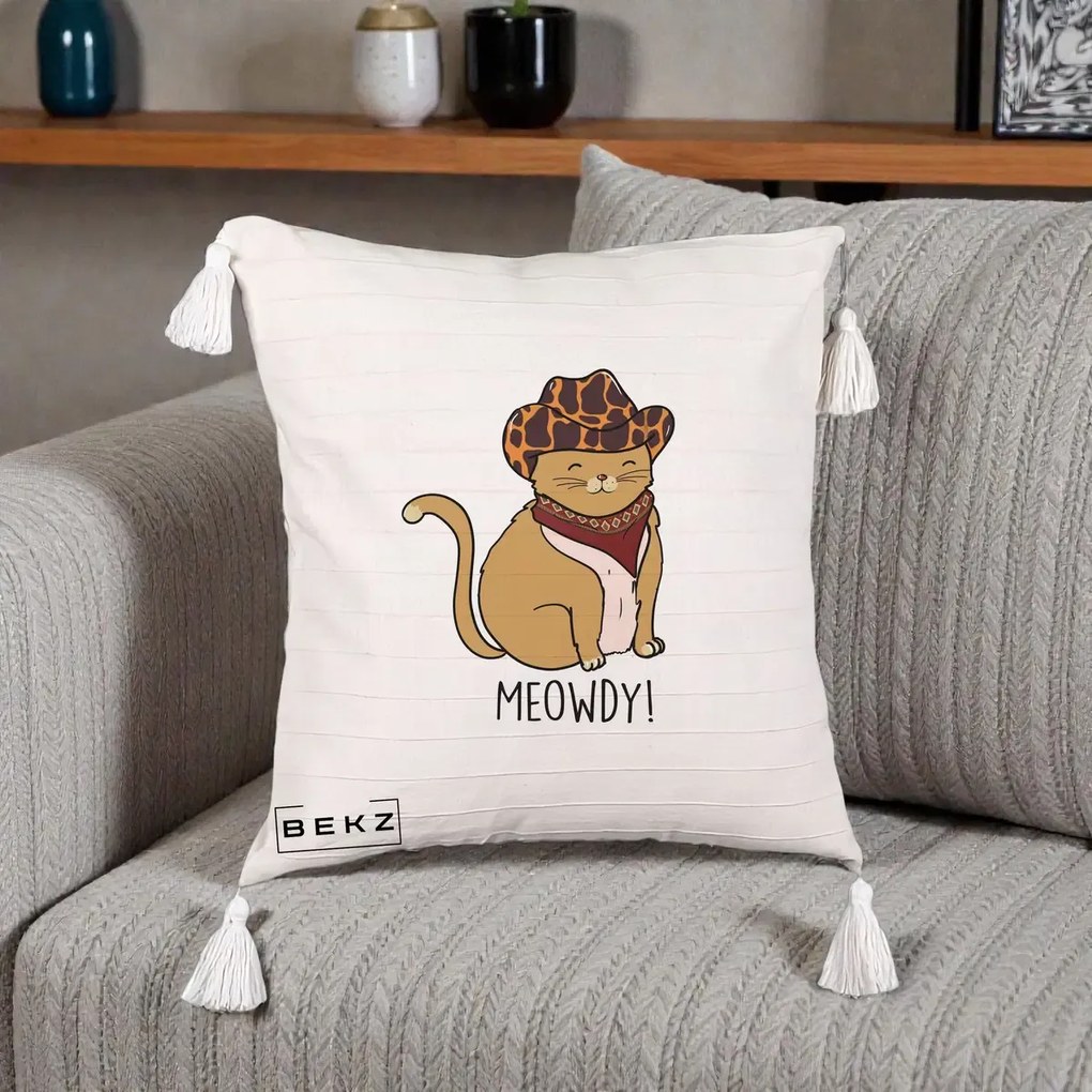 Perna Decorativa Pisica Cowboy Meowdy, 40x40 cm, Bej cu Franjuri, Husa Detasabila, Perna Inclusa, BEKZ®
