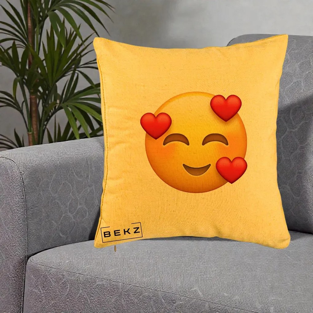 Perna Decorativa Emoji cu 3 Inimi, 40x40 cm, Galben, Husa Detasabila, Perna Inclusa, BEKZ®