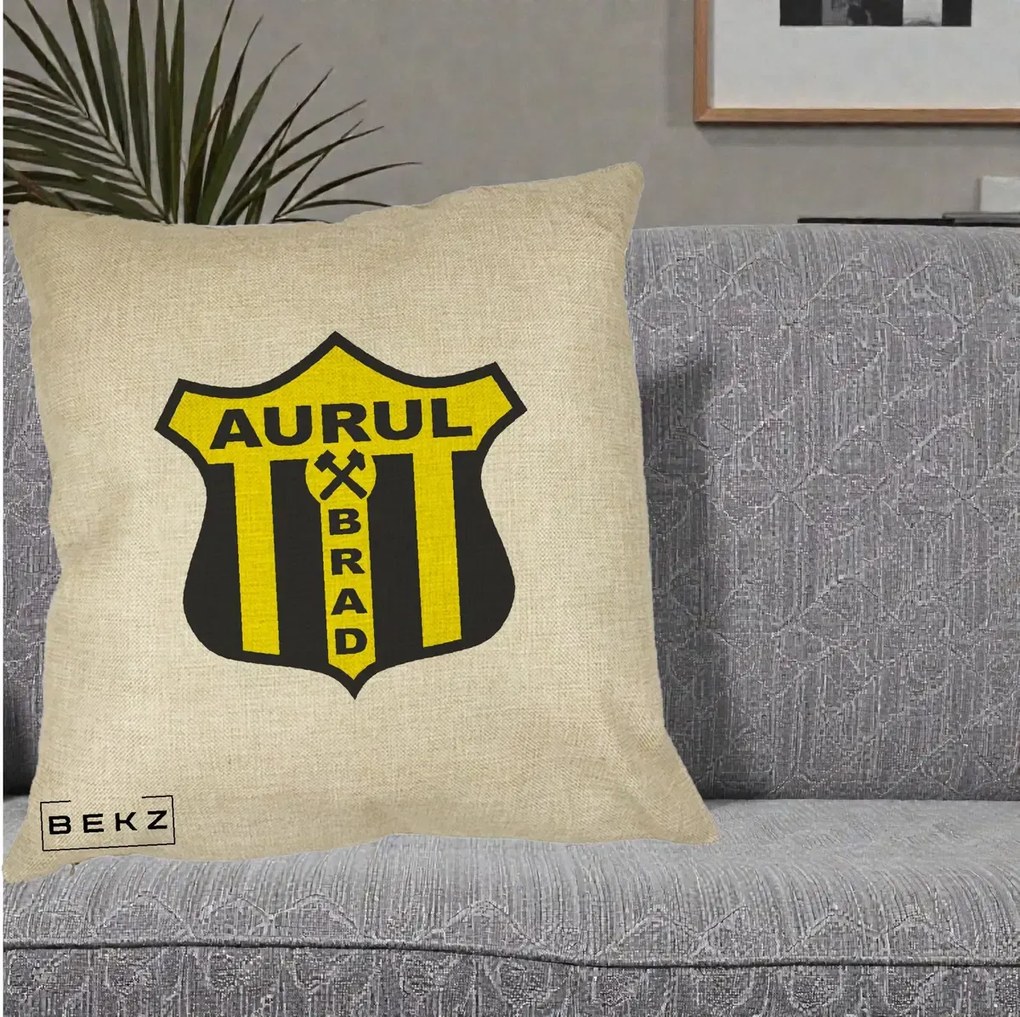 Perna Personalizata Aurul Brad Fotbal, 40x40 cm, Crem, Husa Detasabila, Perna Inclusa, BEKZ®
